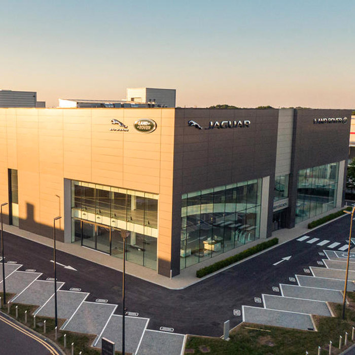 JAGUAR & LAND ROVER GARAGE